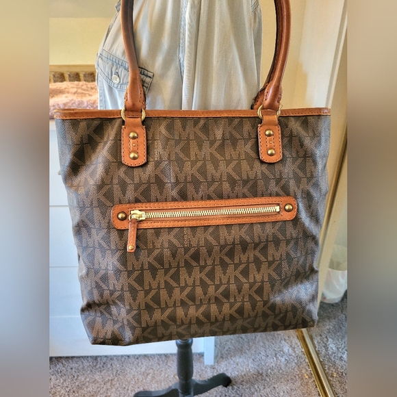 Michael Kors Brown Monogram Tote Bag - Picture 2 of 10